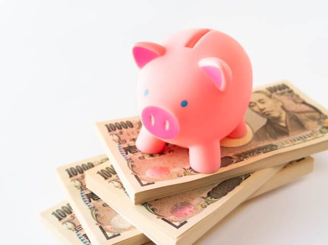 年収1億の手取りや生活レベルは?職業や税金から年収1億の割合も解説のサムネイル画像